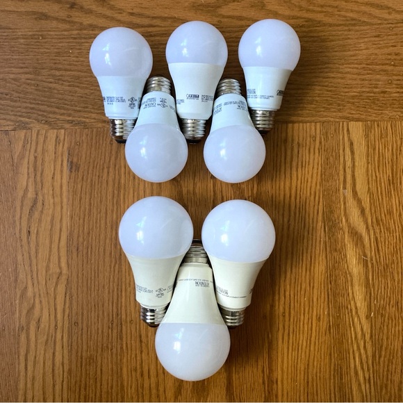 Lot of 8 Feit LED lightbulbs 5000K daylight - Picture 2 of 6